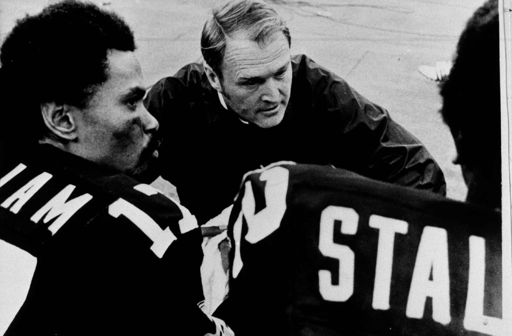 Hall of Fame NFL coach Chuck Noll dead at 82